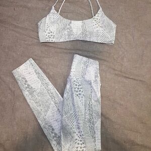 LYCIT Snakeskin Print Sports Bra and Leggings Set